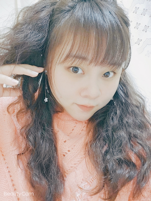 艾薇儿的第一张照片--孝感中老年相亲网